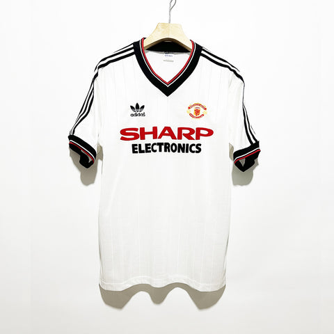 82/83 Manchester United Away
